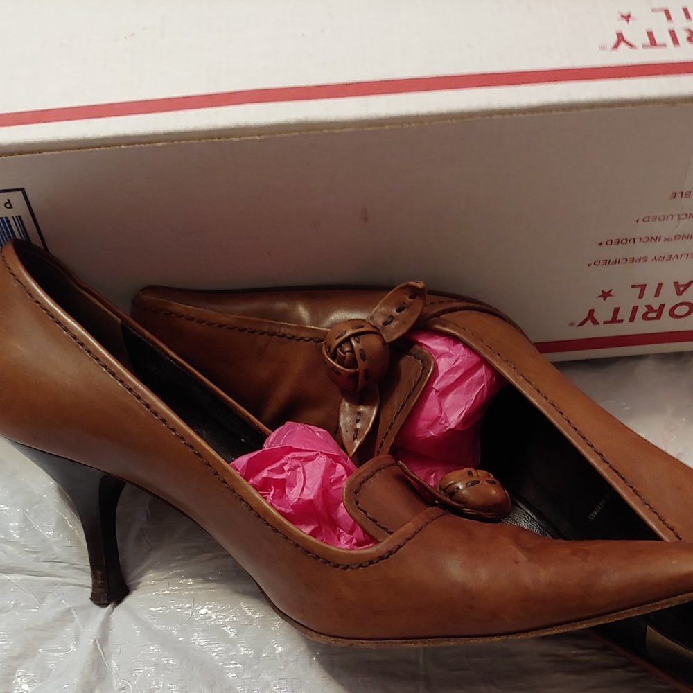 Prada Leather Heels with Flower / Leaf detail. - Picture 5 of 7